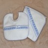 CONJUNTO FRALDA + BABETE LAÇINHO PARA BORDAR ALGODÃO AZUL