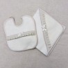 CONJUNTO FRALDA + BABETE LAÇINHO PARA BORDAR ALGODÃO BEJE