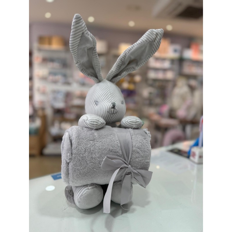 PELUCHE COELHO RISCAS + MANTA CINZA
