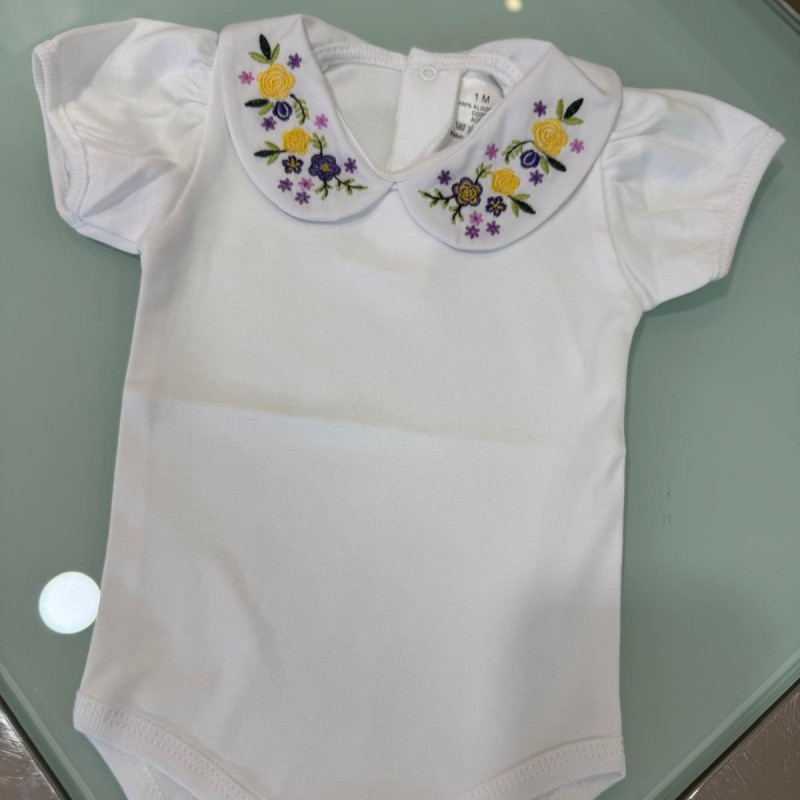 BODY MANGA CURTA GOLA BORDADA MOD3 (3 meses)